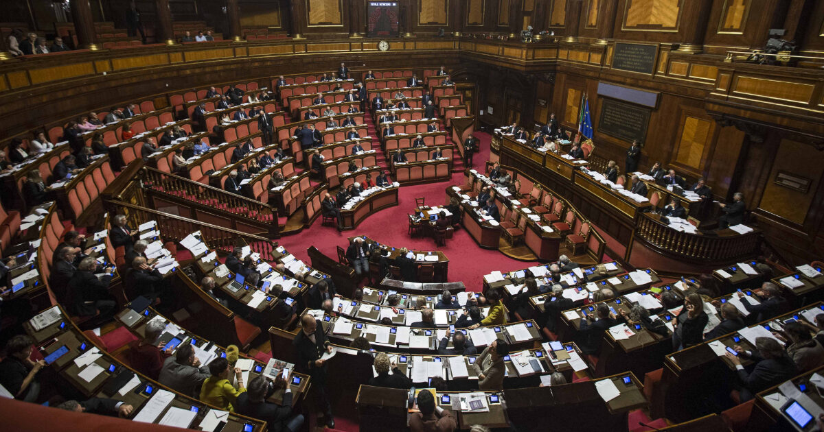 Ventotene, polemica anche al Senato. Le opposizioni: “Da Meloni parole gravi per la democrazia”. Proteste della destra