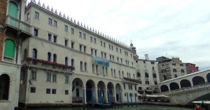 Venezia, il rosso del polo del lusso al Fondaco dei Tedeschi sfiora i 120 milioni di euro. 226 dipendenti in bilico