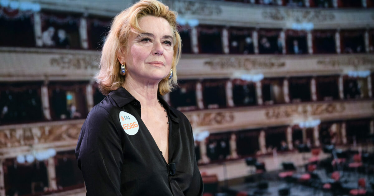 Monica Guerritore: “Con Giancarlo Giannini avevo una relazione clandestina. Delon ci copriva. Le scene di nudo? Mio marito continua a non guardarle”