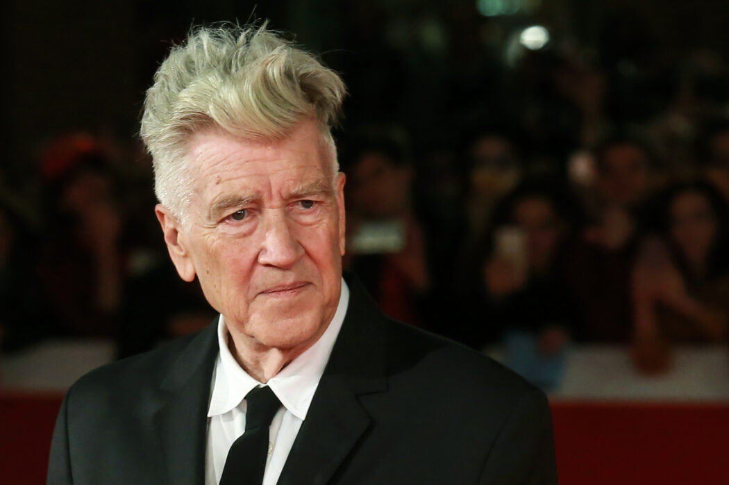 David Lynch morto, addio al visionario regista cult: da Eraserhead a Twin Peaks. Palma d’oro a Cannes e Oscar alla carriera