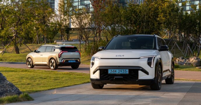 Copertina di Kia EV3, la prova de Il Fatto.it – Il suv elettrico pratico e intelligente – FOTO