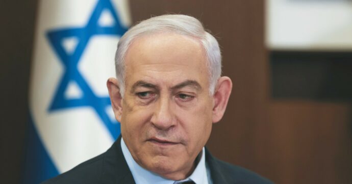 Mandato di arresto per Netanyahu, Bibi: “Scandaloso, non mi fermerò”. Usa con lui, Berlino e Parigi “prendono atto”