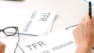 Come funzionano gli anticipi sul Tfr: ecco quanto si può chiedere mentre si lavora e a fine carriera (invece della rendita)