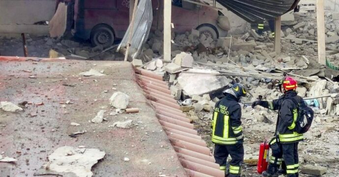 Esplosione in un deposito abusivo di fuochi di artificio a Ercolano (Napoli): tre morti. “Tutti giovanissimi, erano al primo giorno di lavoro”