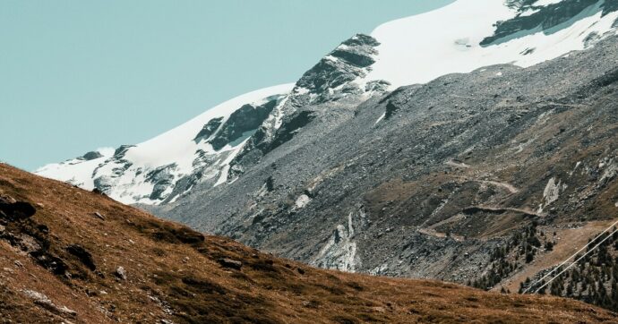 Copertina di Dal parco divertimenti senza regole alla “restanza”: come salvare le montagne senza danneggiare l’economia