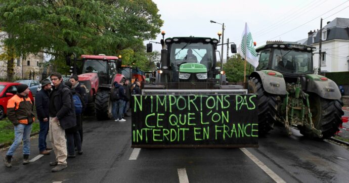 Francia, i trattori di nuovo in strada: contro il Mercosur