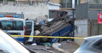 Copertina di Scontro tra due auto della polizia a Roma: muore un agente, altri due rimangono feriti