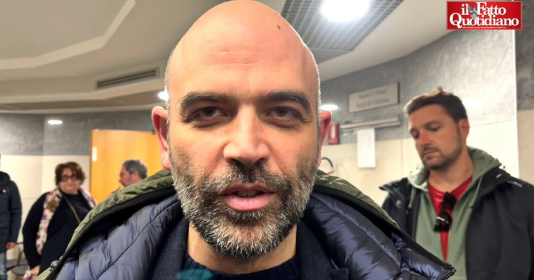 https://st.ilfattoquotidiano.it/wp-content/uploads/2024/11/18/saviano-1050x551.jpg