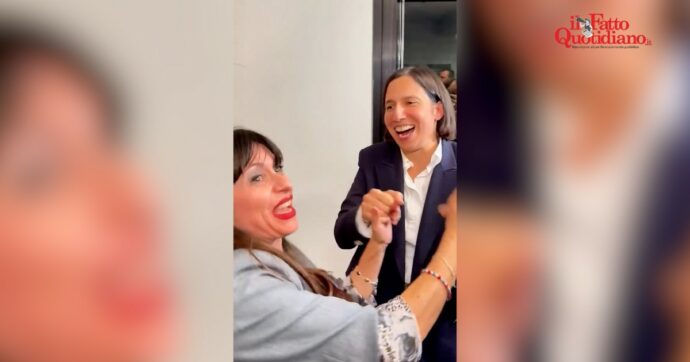 Copertina di Regionali Umbria, l’abbraccio tra Stefania Proietti ed Elly Schlein dopo la vittoria: “Sei stata grandiosa”