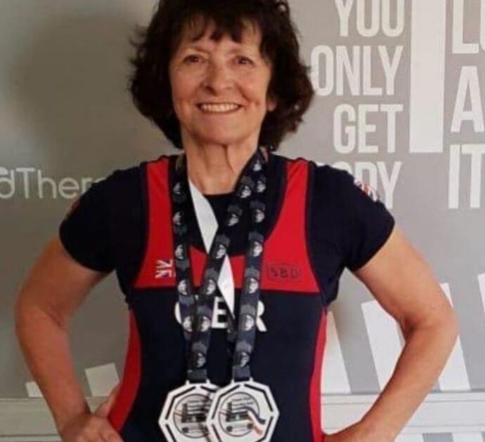  a 70 anni diventa campionessa di powerlifting. “Passo 10 ore a settimana in palestra”