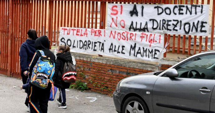 Copertina di Castellammare, 5 denunce contro la prof  picchiata