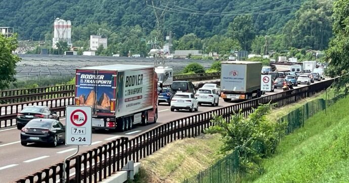 Copertina di Brennero, limitazioni     dei Tir costano 2 mld