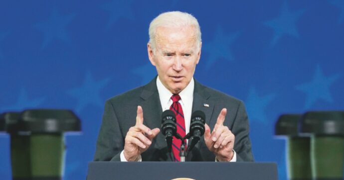 Copertina di  Sachs: “Biden, mossa sconsiderata del partito della guerra” 