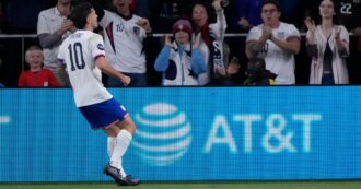 Copertina di Pulisic celebra il gol con gli Stati Uniti ballando la “Trump Dance” (video). Poi spiega perché lo ha fatto