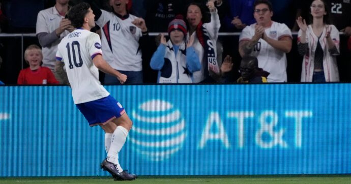 Pulisic celebra il gol con gli Stati Uniti ballando la “Trump Dance” (video). Poi spiega perché lo ha fatto