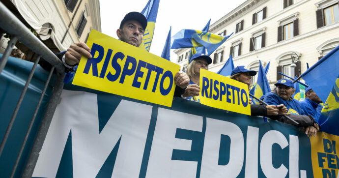 Me lo chiedo dal primo anno della laurea: perché devo pagare una tassa per essere medico?