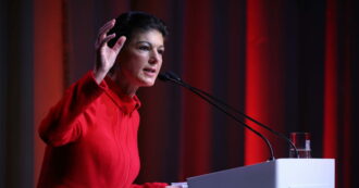 Copertina di Sahra Wagenknecht ospite alla Costituente del M5S: domenica la leader del partito tedesco Bsw si collegherà con l’assemblea