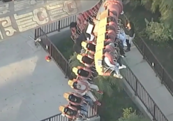 Copertina di “Pensavamo di morire”: 22 persone intrappolate su una giostra impazzita rimangono sospese nel vuoto per ore