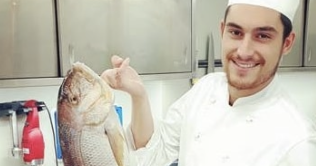 “Nonno Fabrizio De Andrè scriveva le ricette. Con mio padre Cristiano non ho rapporti, ma gli cucinerei il piatto preferito”: Filippo De Andrè chef ai fornelli