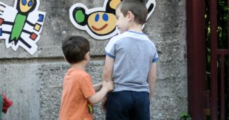 Copertina di I bambini più poveri a Sud e stranieri, l’istruzione per abbattere le disuguaglianze: i dati per la Giornata mondiale dell’infanzia