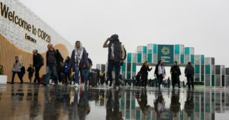 Copertina di Cop29 a Baku, così l’Europa ha perso l’occasione di una leadership sul clima: spiccioli ai paesi vulnerabili, niente addio al fossile, boicottaggio delle leggi green