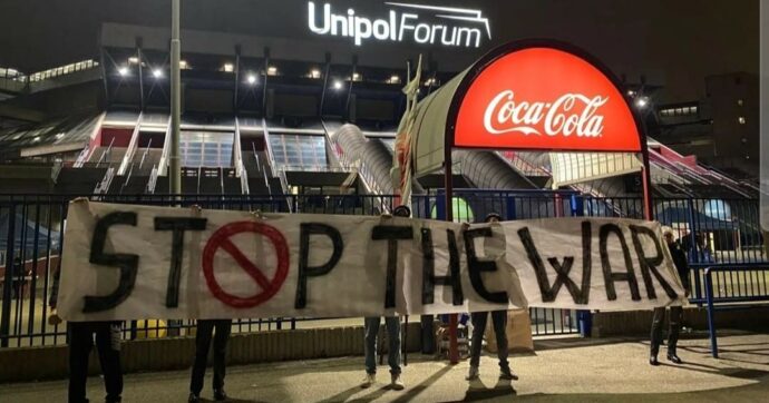 Olimpia Milano – Maccabi Tel Aviv, vietato l’ingresso allo striscione “Stop the War”