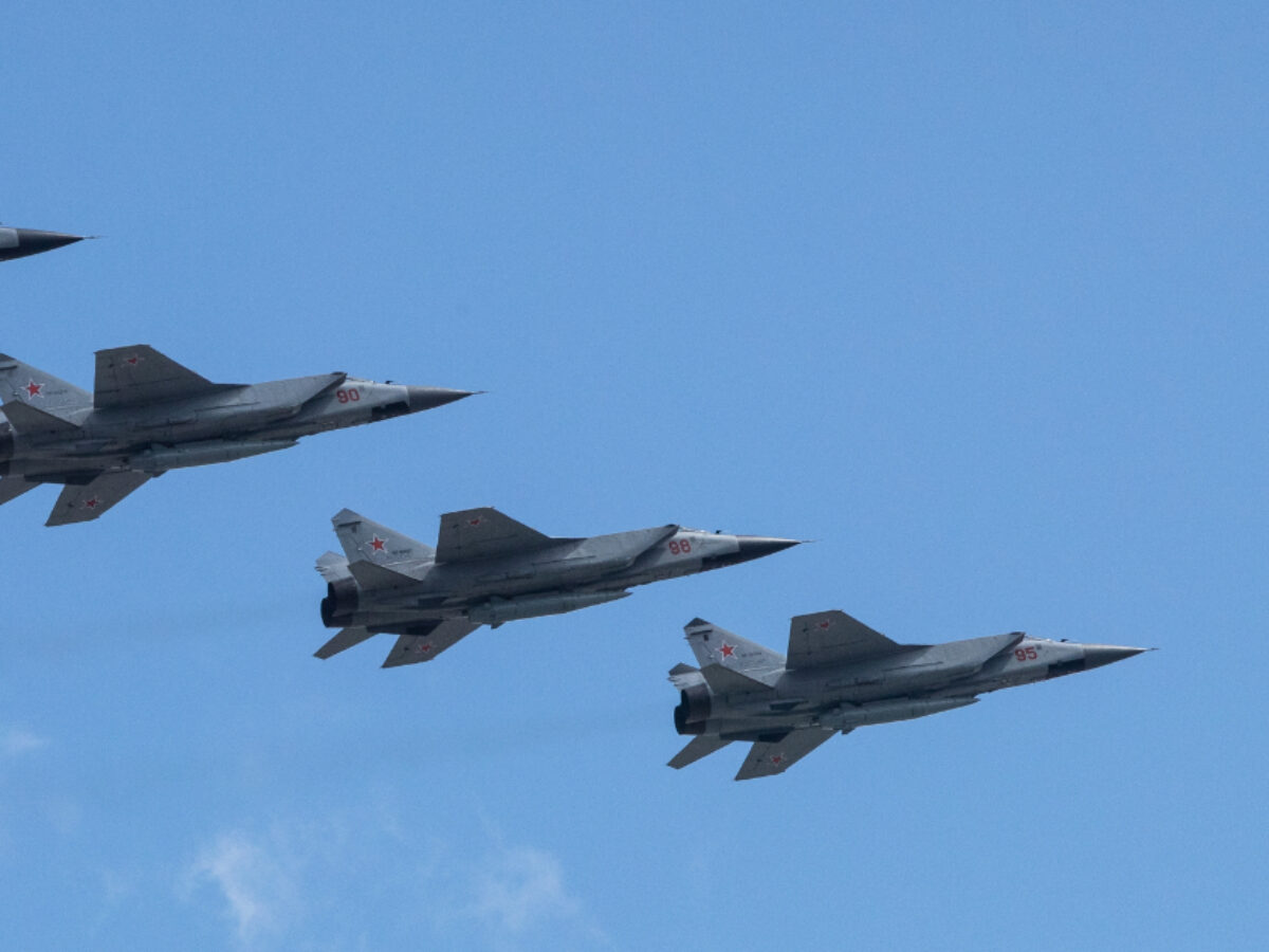 Kiev: “Mosca ha lanciato il missile Kinzhal”. Prima volta? Almeno 10 gli “annunci”. L’ambasciatore russo: “Londra coinvolta nella guerra”