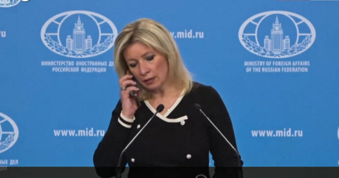 Copertina di Telefonata in diretta alla portavoce del ministero degli Esteri russo: “Non commentare l’uso del missile balistico”