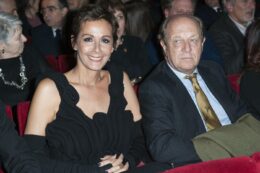 Copertina di “Prima di morire Anna Kanakis ha cambiato il testamento: parte del patrimonio a mia nipote, i suoi gioielli donati alla ricerca”: parla il marito