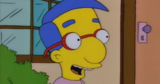 Copertina di Va in pensione la “voce” di Milhouse dei Simpson, l’addio di Matt Groening: “Lo ha reso esilarante e reale. Ci mancherà”