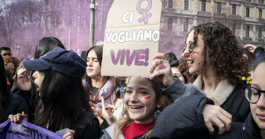 https://st.ilfattoquotidiano.it/wp-content/uploads/2024/11/22/femminicidi-violenza-donne-1200-1050x551.jpg