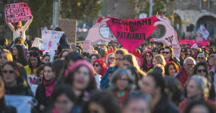 “Non una di meno”, centomila in piazza contro le violenze di genere (e Valditara)