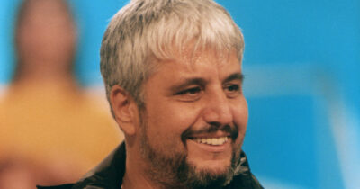 Copertina di Pino Daniele rivive con “Again”: abbiamo ascoltato in anteprima il brano ricco di emozioni. Il primo passo per le celebrazioni dell’artista (puntando a Sanremo 2025)