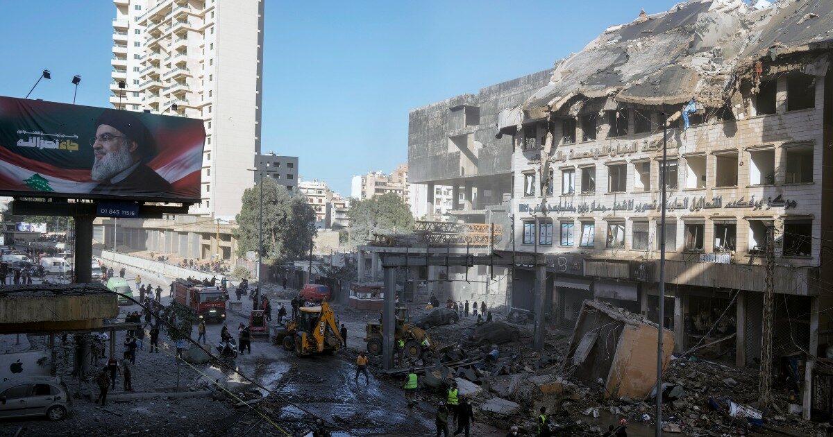 Raid israeliani su Beirut, distrutto edificio di 8 piani. Almeno 11 morti. “L’obiettivo erano comandanti di Hezbollah”