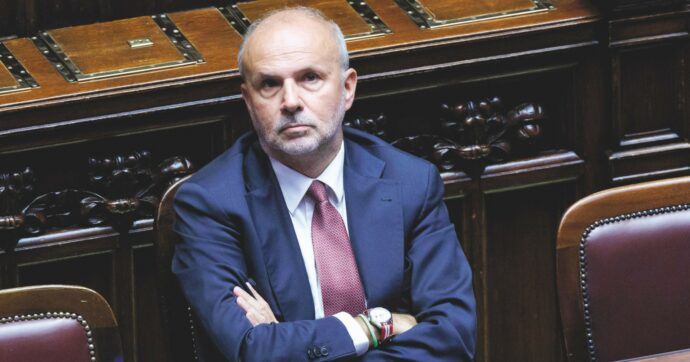 Salute, il capo del Legislativo verso l’addio: gli scontri interni e il nodo dei soldi ai medici