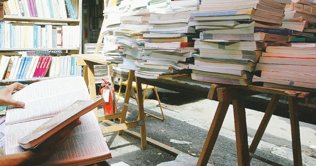 Tsundoku non è un vizio, ma un’abitudine sempre più comune: il bisogno di comprare libri, accumularli e di rimandarne la lettura domani o tra anni