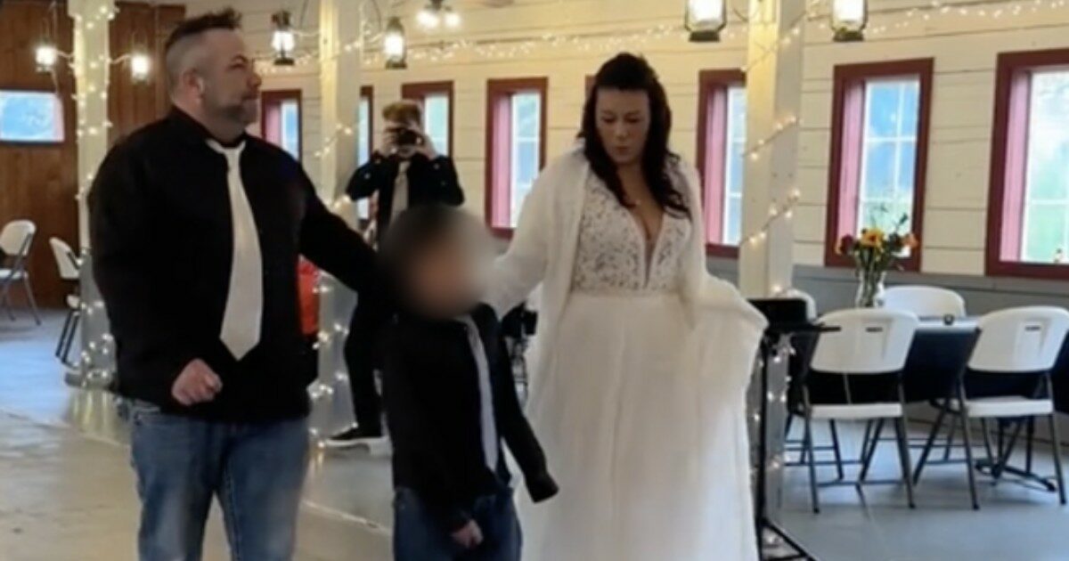 “Solo 5 invitati su 100 si sono presentati al nostro matrimonio, siamo sconvolti. Siamo così cattivi? Tutto questo mi fa schifo”: lo sfogo della sposa è virale