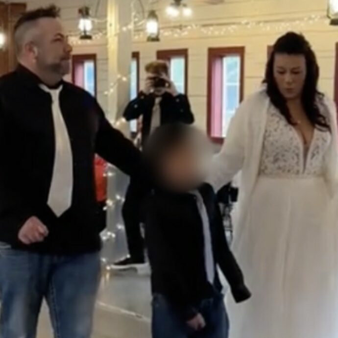 “Solo 5 invitati su 100 si sono presentati al nostro matrimonio, siamo sconvolti. Siamo così cattivi? Tutto questo mi fa schifo”: lo sfogo della sposa è virale