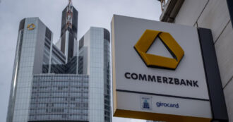 Copertina di Titoli Commerzbank in forte calo, si teme il disimpegno da parte di Unicredit. Orcel: “Ha tempo per maturare”