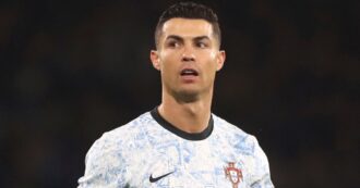 Copertina di Botox, filler e lifting, il medico fa causa a Cristiano Ronaldo: “Non ha mai pagato il conto”