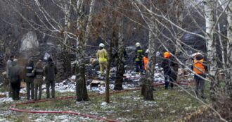 Copertina di Aereo cargo si schianta vicino a Vilnius: “Morto uno dei piloti, due feriti”. Germania: “Non escludiamo l’incidente ibrido”