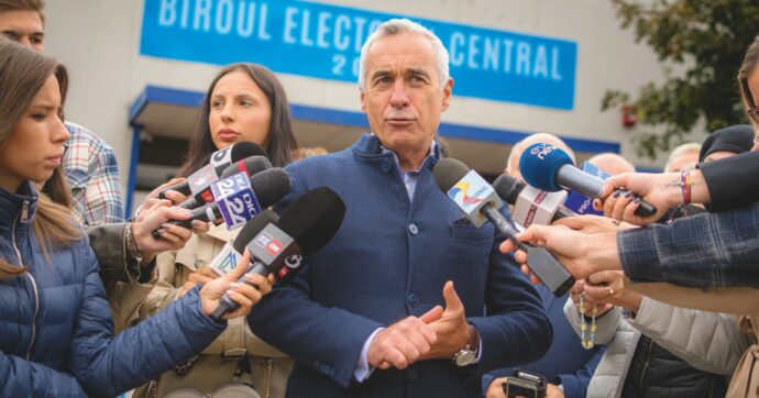 Romania, sorpresa al 1° turno presidenziale: vince l’outsider filo-russo. Lui: “Per la pace”