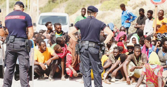 Migranti da Paesi sicuri, la Cassazione smonta le tesi del governo: “Il potere di accertamento del giudice non può essere limitato”