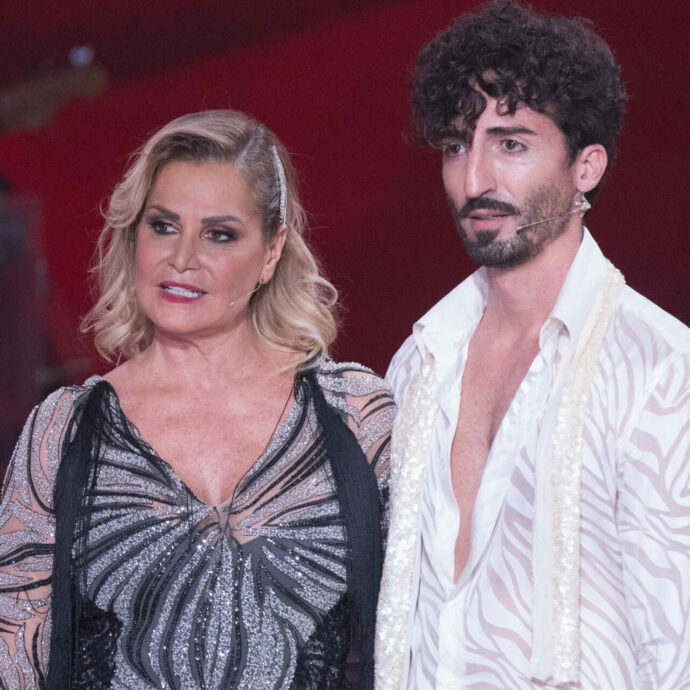 Ballando con le stelle, Samuel Peron sostituirà Angelo Madonia e affiancherà Federica Pellegrini. La produzione: “Siamo felici per il suo ritorno”