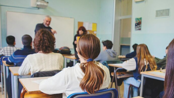 Il Trentino prova a cambiare le regole per le scuole superiori: “Promossi con il 6*, ma le carenze dovranno essere recuperate”
