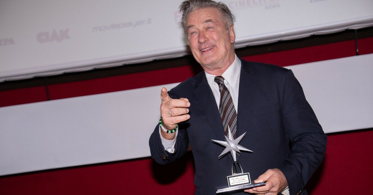 Alec Baldwin al Torino Film Festival, imita De Niro e annuncia che non vestirà più i panni di Trump.