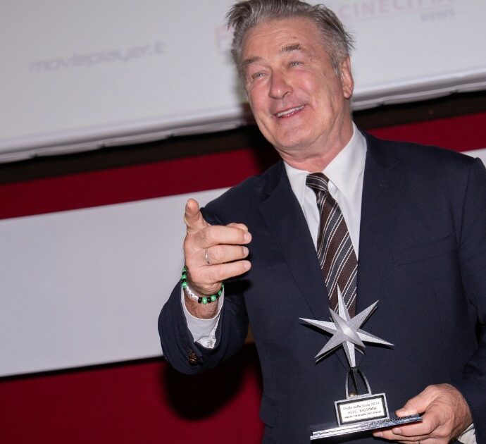 Alec Baldwin al Torino Film Festival, imita De Niro e annuncia che non vestirà più i panni di Trump.