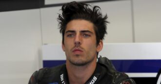 Copertina di La nuova vita di un’irriconoscibile Axel Pons: da pilota di Moto 2 a vagabondo alla ricerca della fede – Video