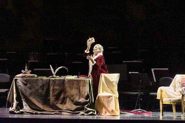 Sposa a 13 anni, madre a 15, dà alla luce 13 figli: la storia di Maria Amalia di Sassonia, la prima regina di Napoli, in scena al Teatro San Carlo