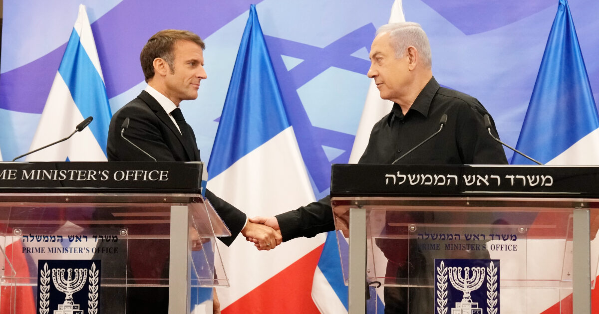 Libano Israele, Macron e il cavillo “immunità” per salvare Netanyahu dalla Cpi: così si è preso il ruolo di mediatore nell’intesa vicino a Biden